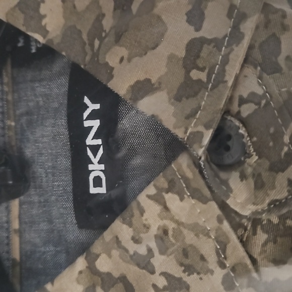 DKNY Mens Brown Camo Stretch Casual Button Up Shirt. BRAND NEW w/ TAGS!!!! - Picture 4 of 5